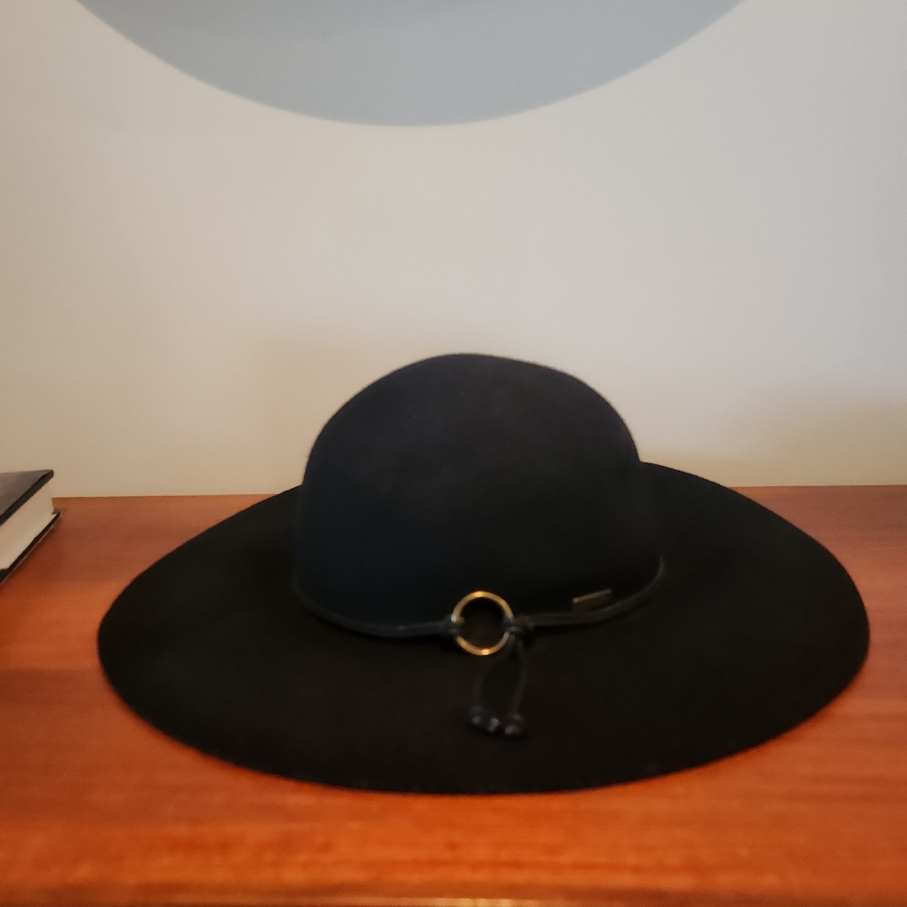 Delux wool felt hat